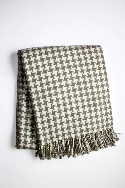 Houndstooth Fringed Throw Plush Throw