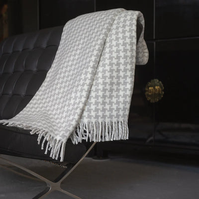 Houndstooth Fringed Throw Plush Throw