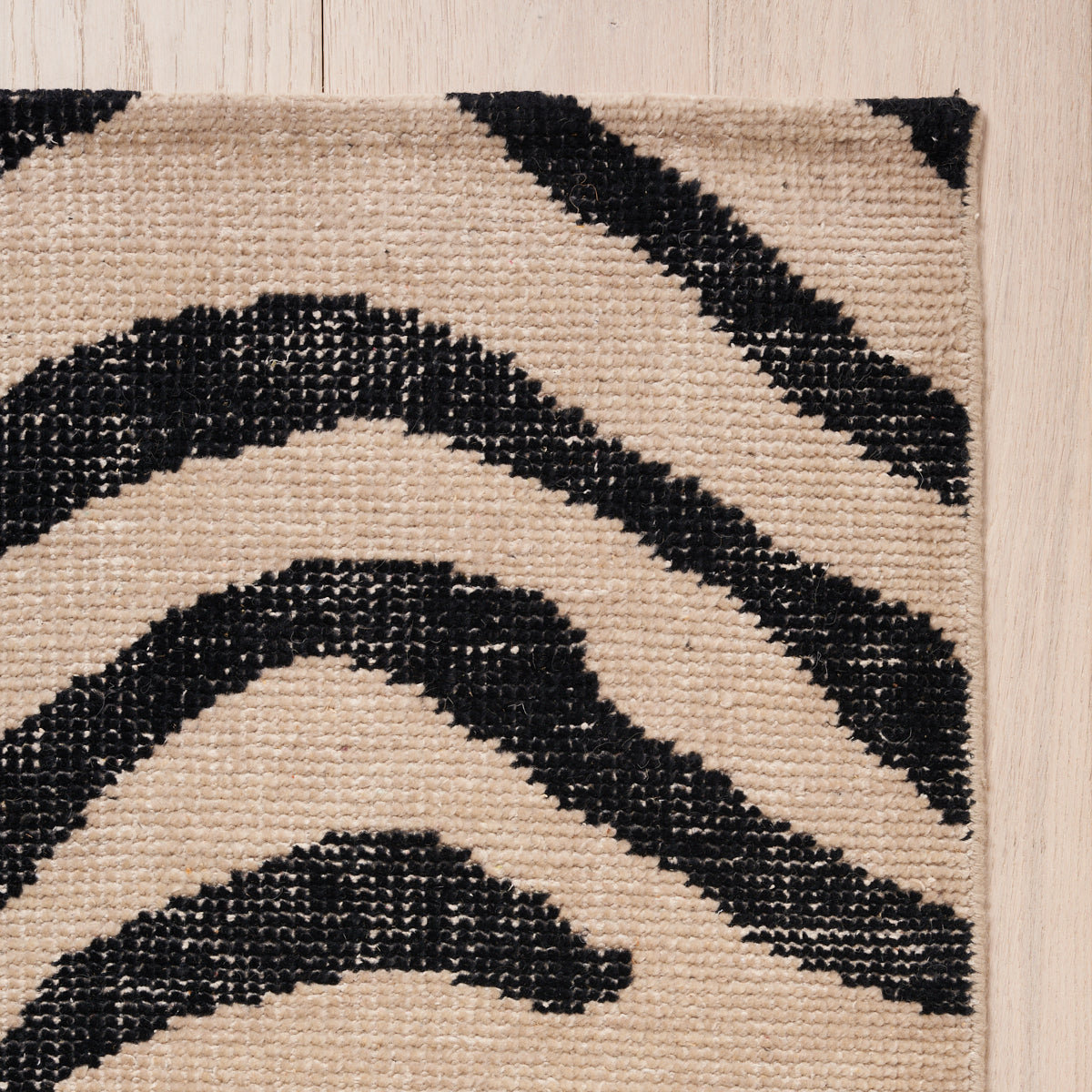 Zebre Hand-Knotted Rug- Ivory/Black